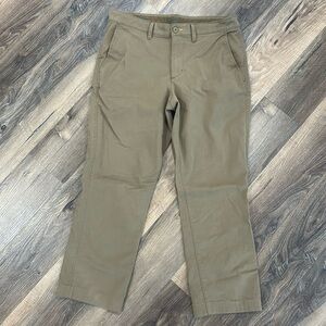 LL Bean Khakis men’s pants standard fit size 33W x 29 in 72% cotton
